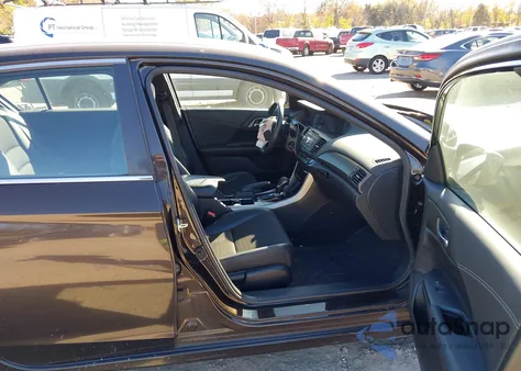 2017 Honda Accord Sport z USA, uszkodzony, nr VIN 1HGCR2F57HA129264